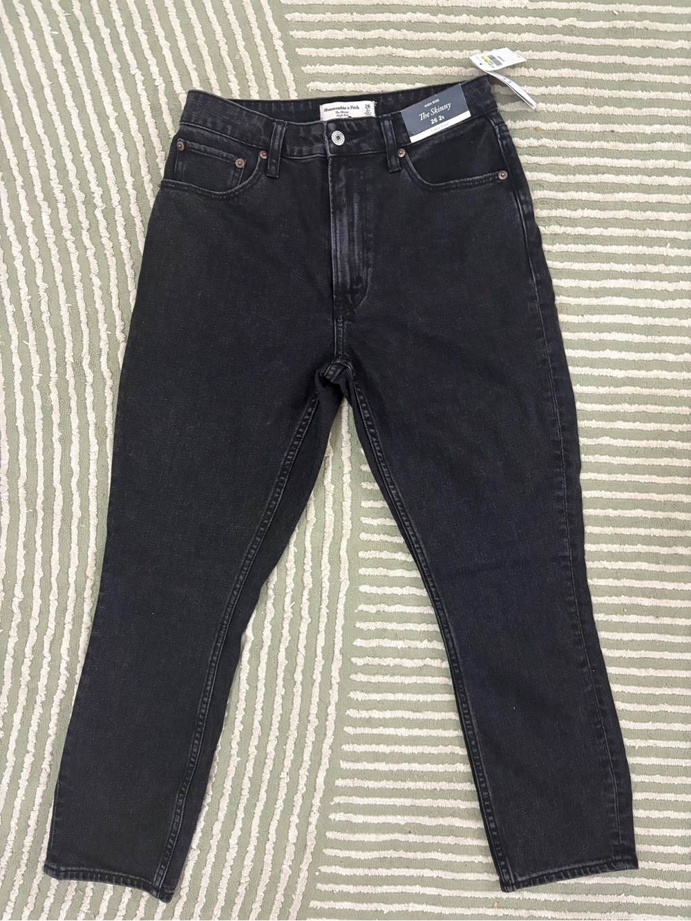 NWT Abercrombie & Fitch Curve High Rise Skinny Jeans Black Denim 26 Short, 2s
